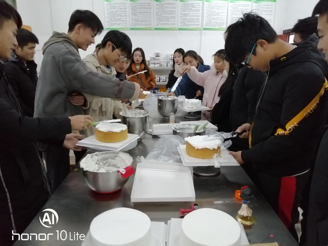 图一 同学们现做fun糕