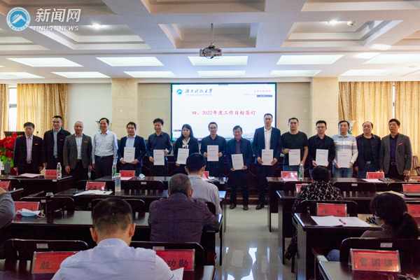 7c9b3d79eb2c4d2e9b25a9c88daeb27c.jpg 3c0eabed142f4817827a352afab02b93.jpg