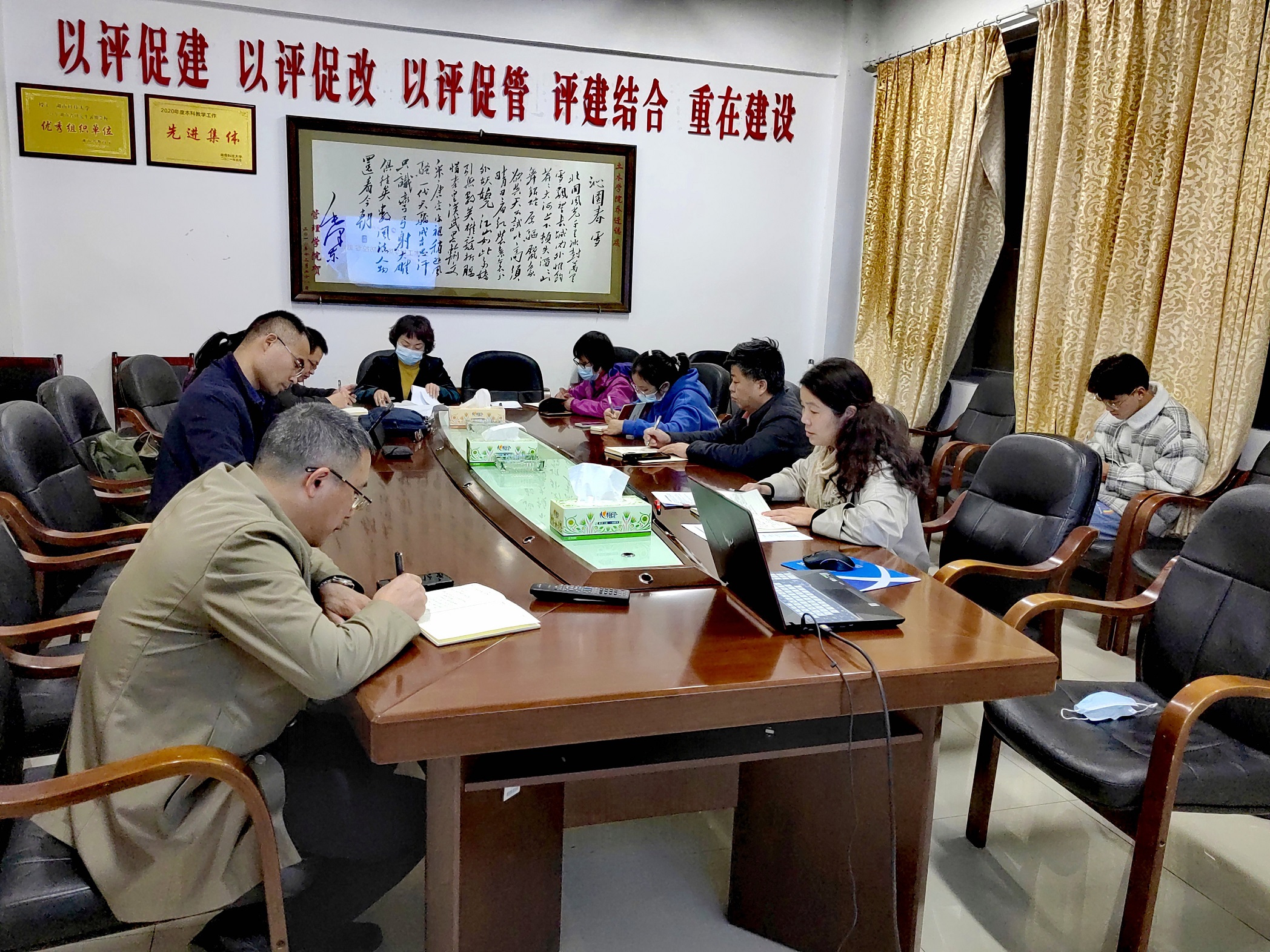 b48c0298d0134f5b82074d161282e711.jpg b48c0298d0134f5b82074d161282e711.jpg